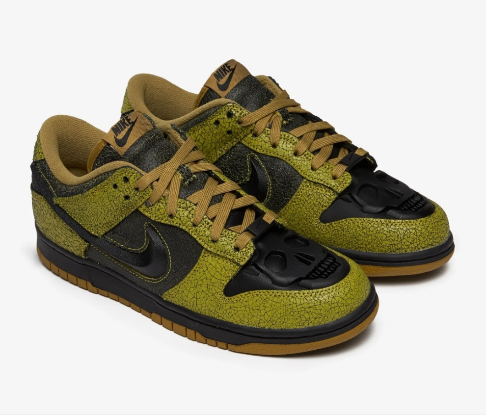 Nike Dunk Low "Halloween Skull"