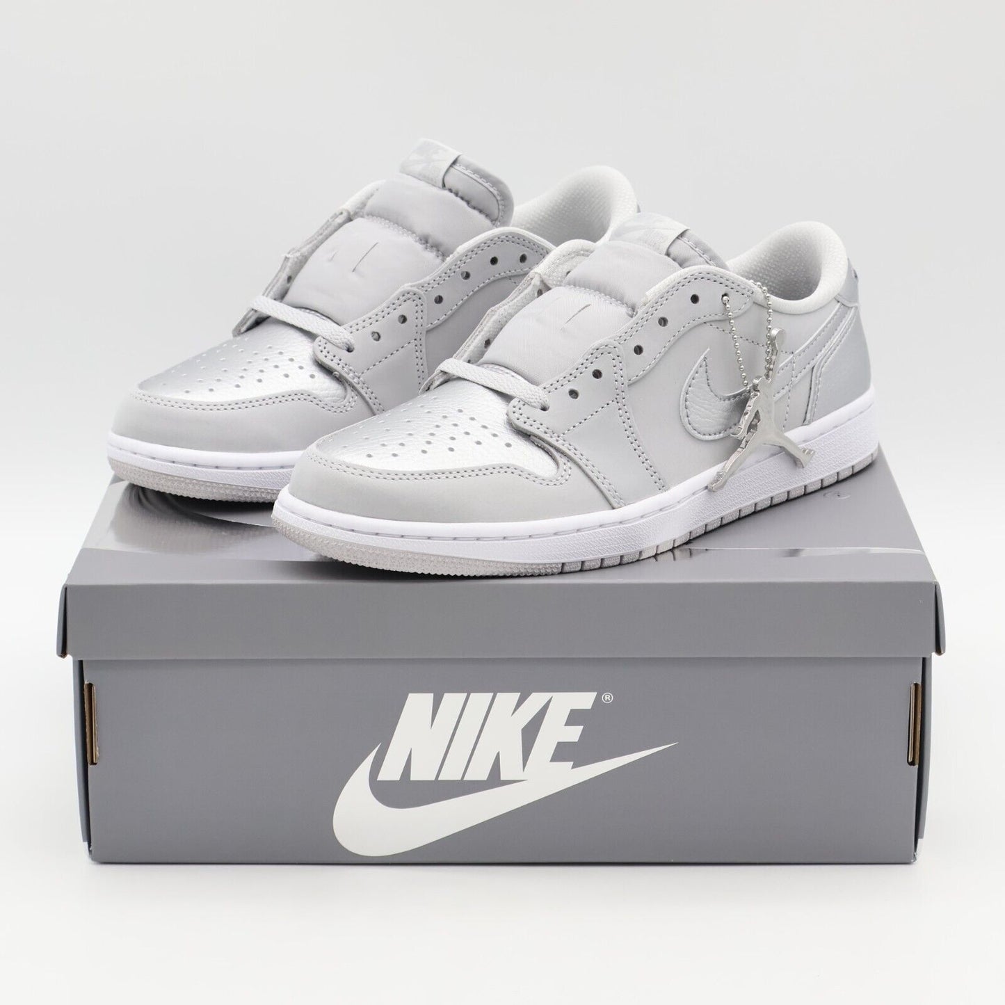 Air Jordan 1 Low OG "Metallic Silver"