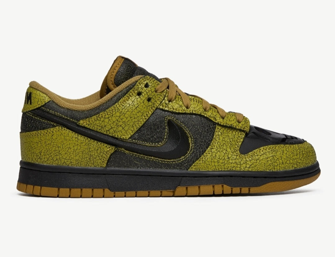 Nike Dunk Low "Halloween Skull"