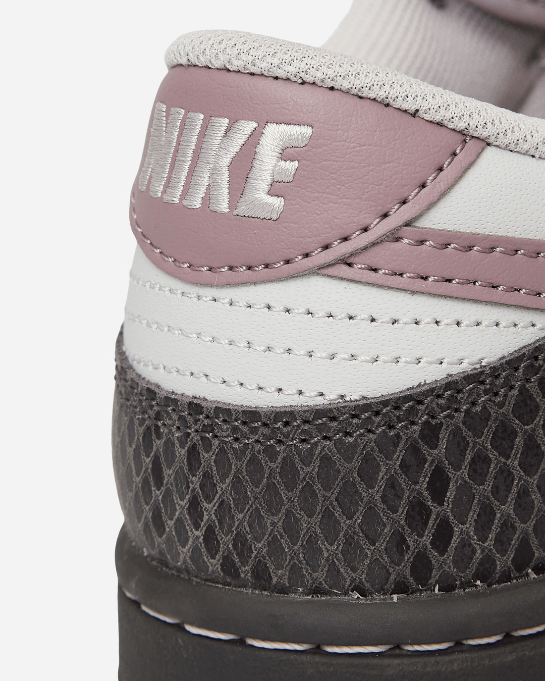 Nike Dunk Low SE "Snakeskin Medium Ash"