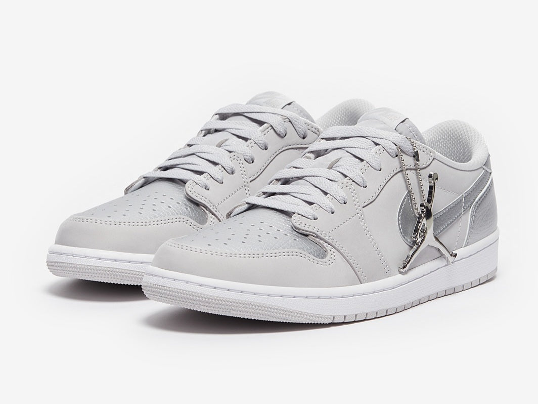 Air Jordan 1 Low OG "Metallic Silver"