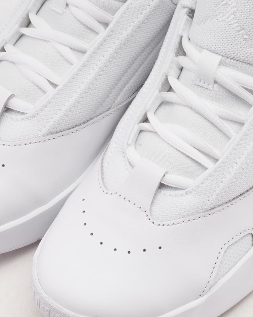 Jordan Women's Max Aura 6