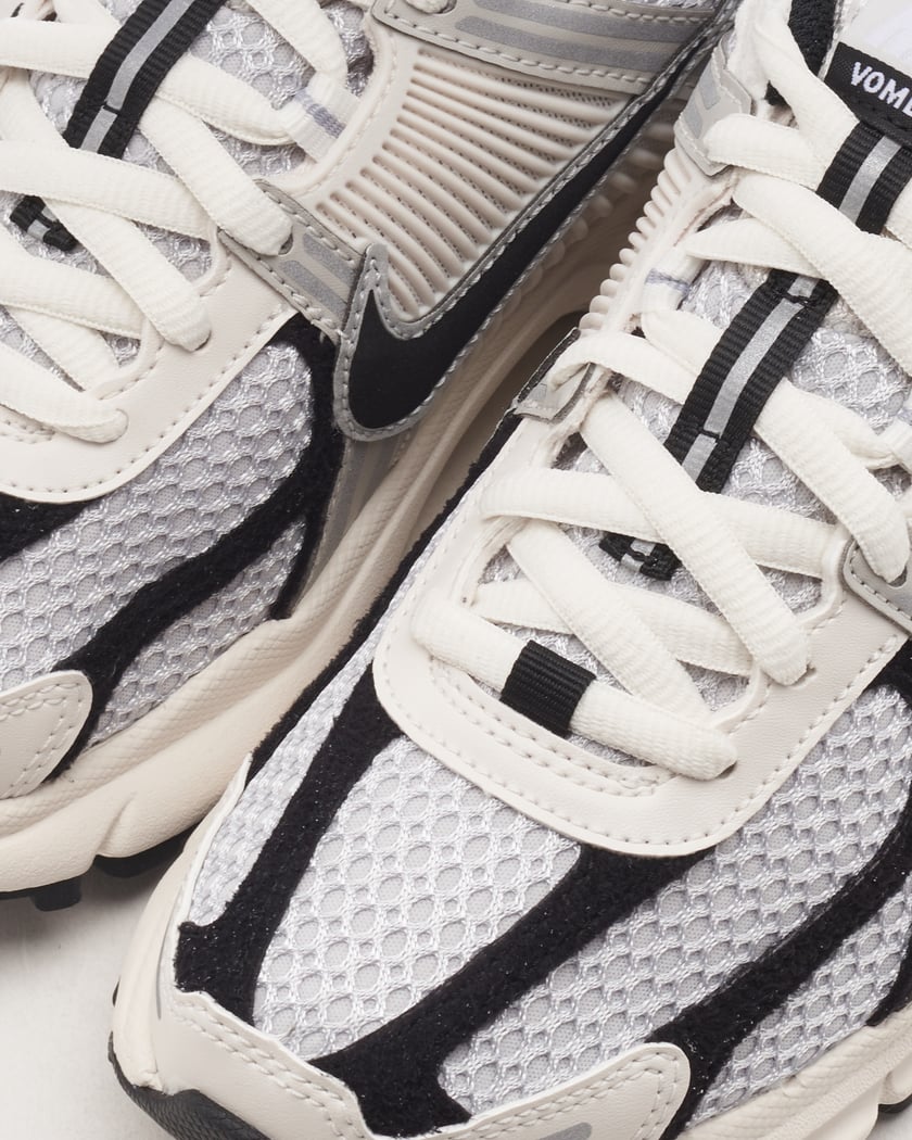 Nike Zoom Vomero 5 "Photon Dust Black"