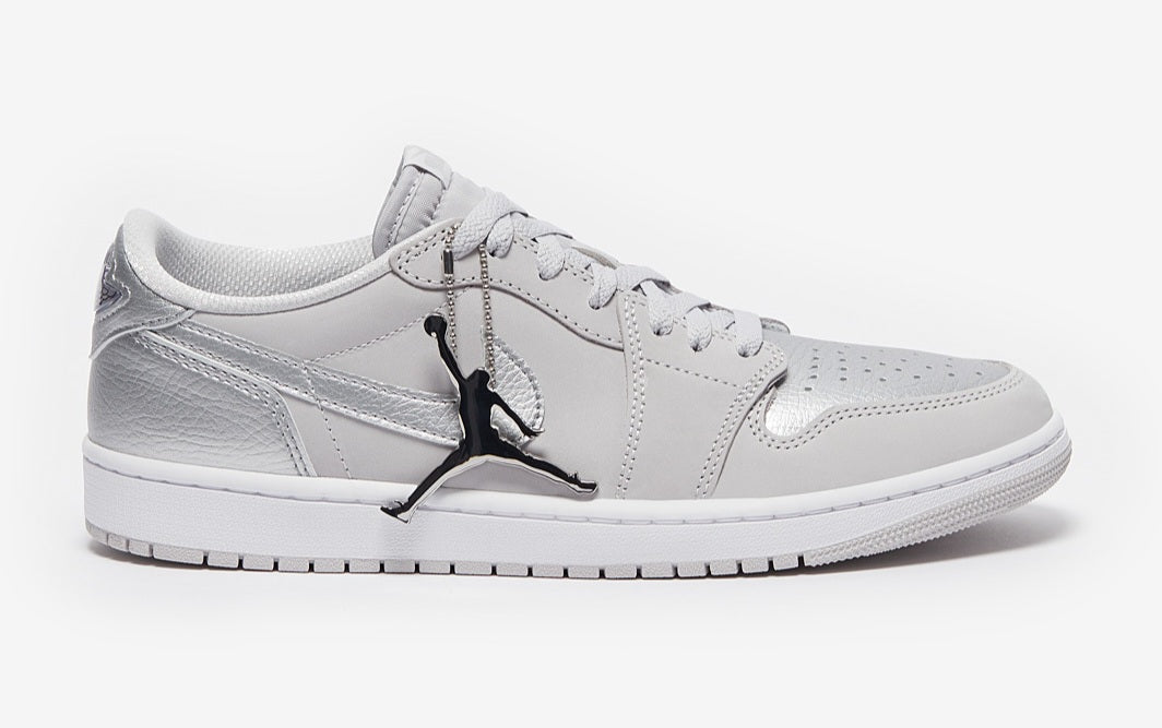 Air Jordan 1 Low OG "Metallic Silver"