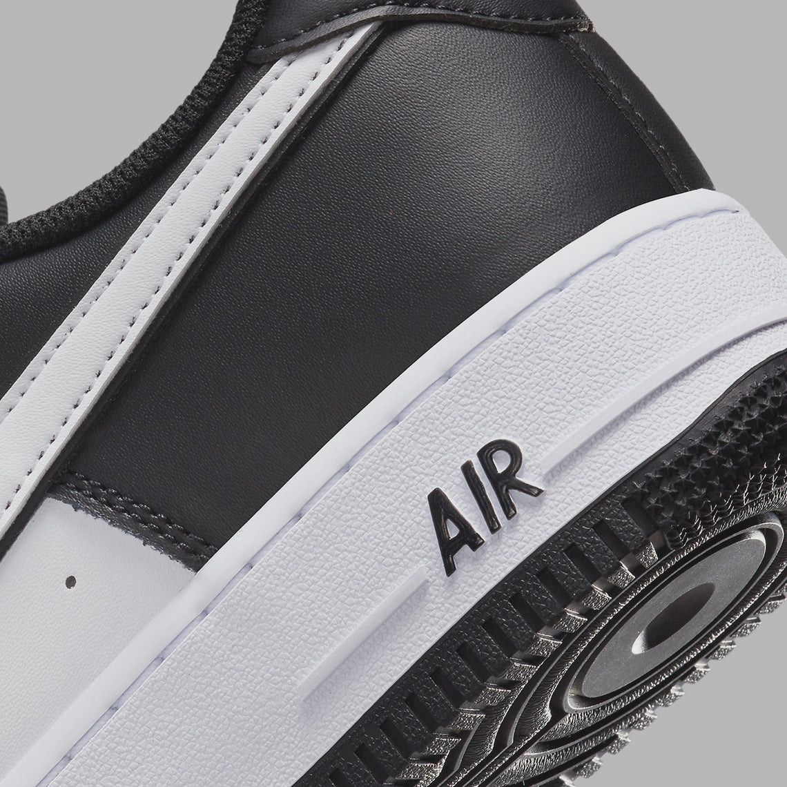 Nike Air Force 1 "Panda"