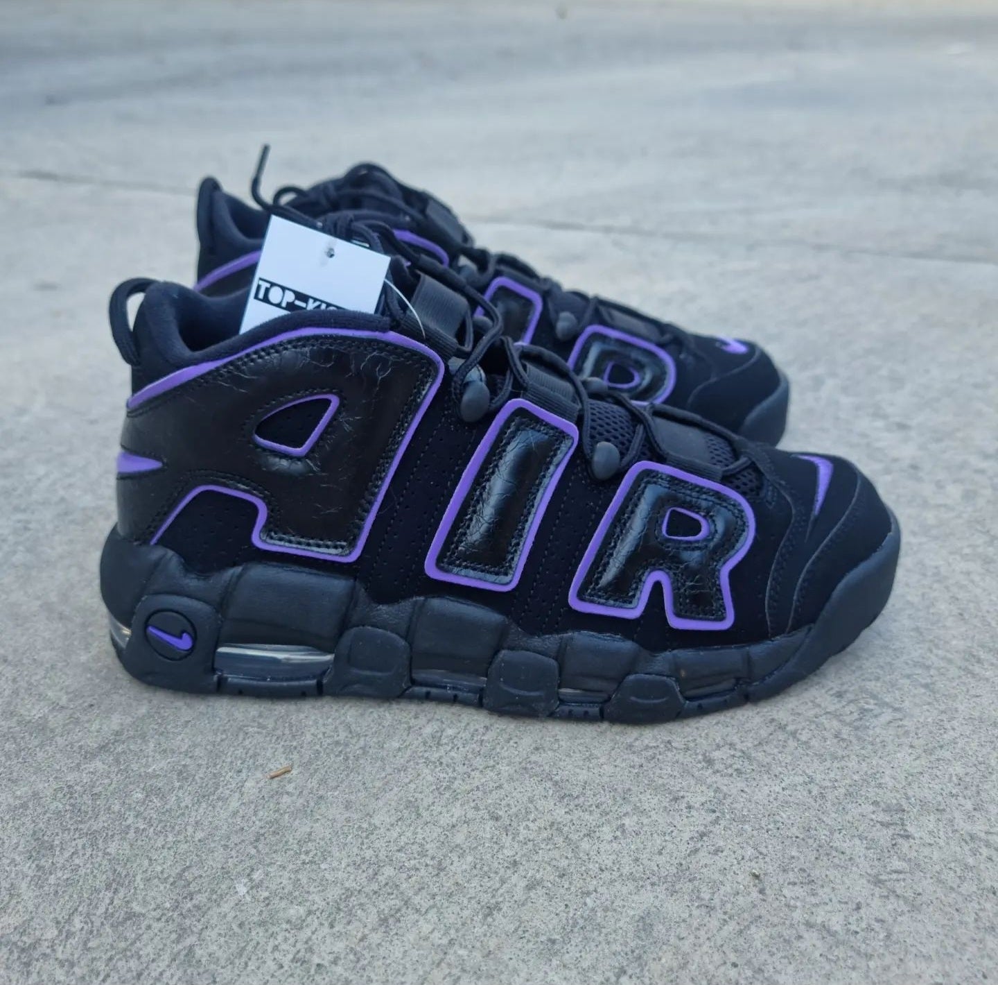 Air uptempo deals black and pink