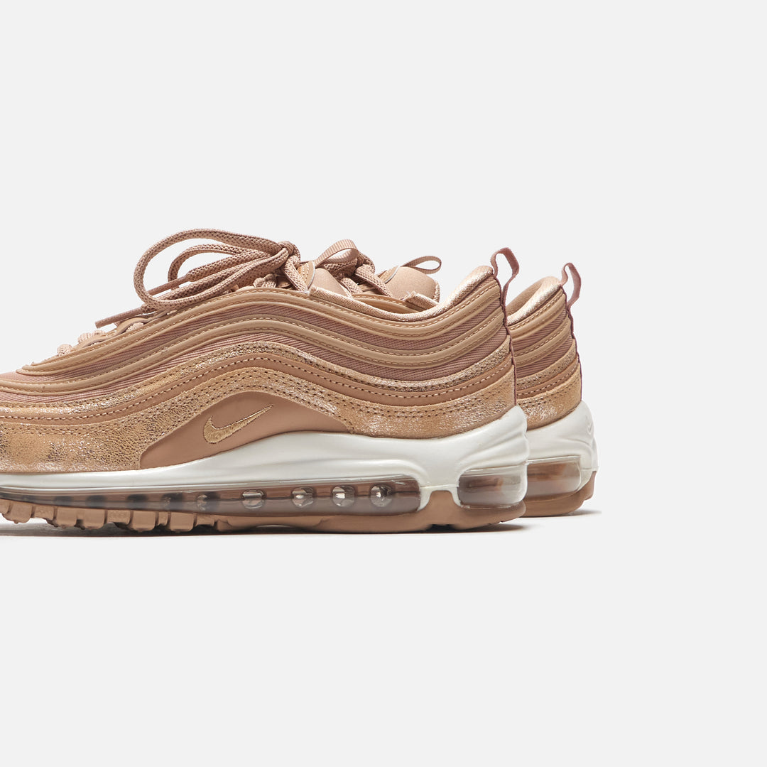 Το Nike Air Max 97 ταλαιπωρημένο