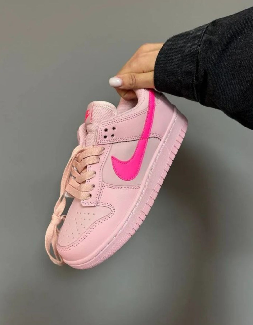 Nike Dunk Low "Triple Pink"