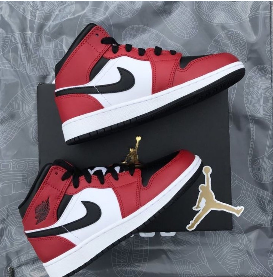 Air Jordan 1 Mid "Chicago Toe"