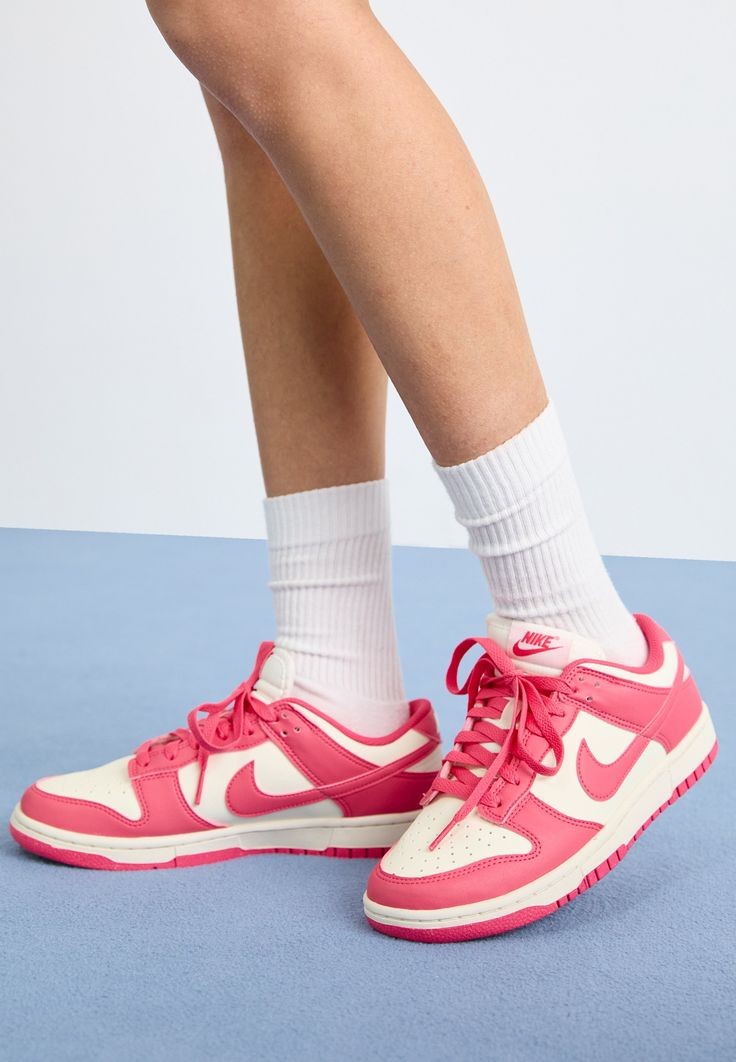 Nike Dunk Low "Aster Pink"