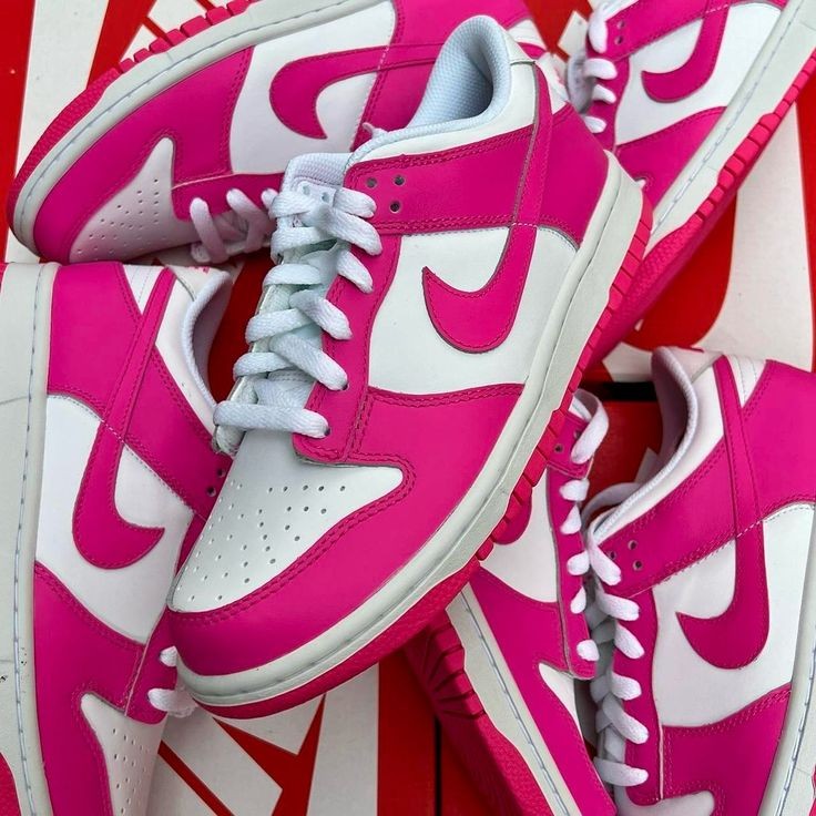 Nike Dunk Low "Laser Fuchsia"