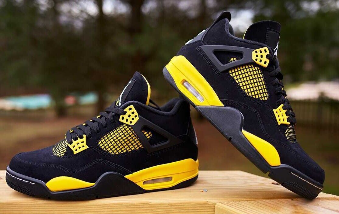 Air Jordan 4 "Thunder"