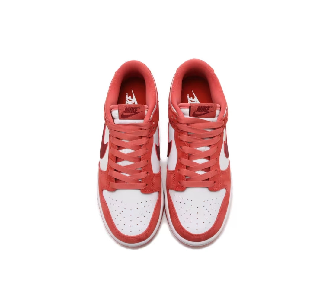 Nike Dunk Low "Valentines Day"