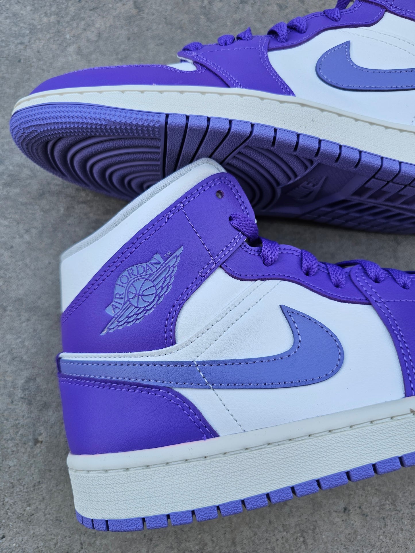 Air Jordan 1 Mid "Action Grape"