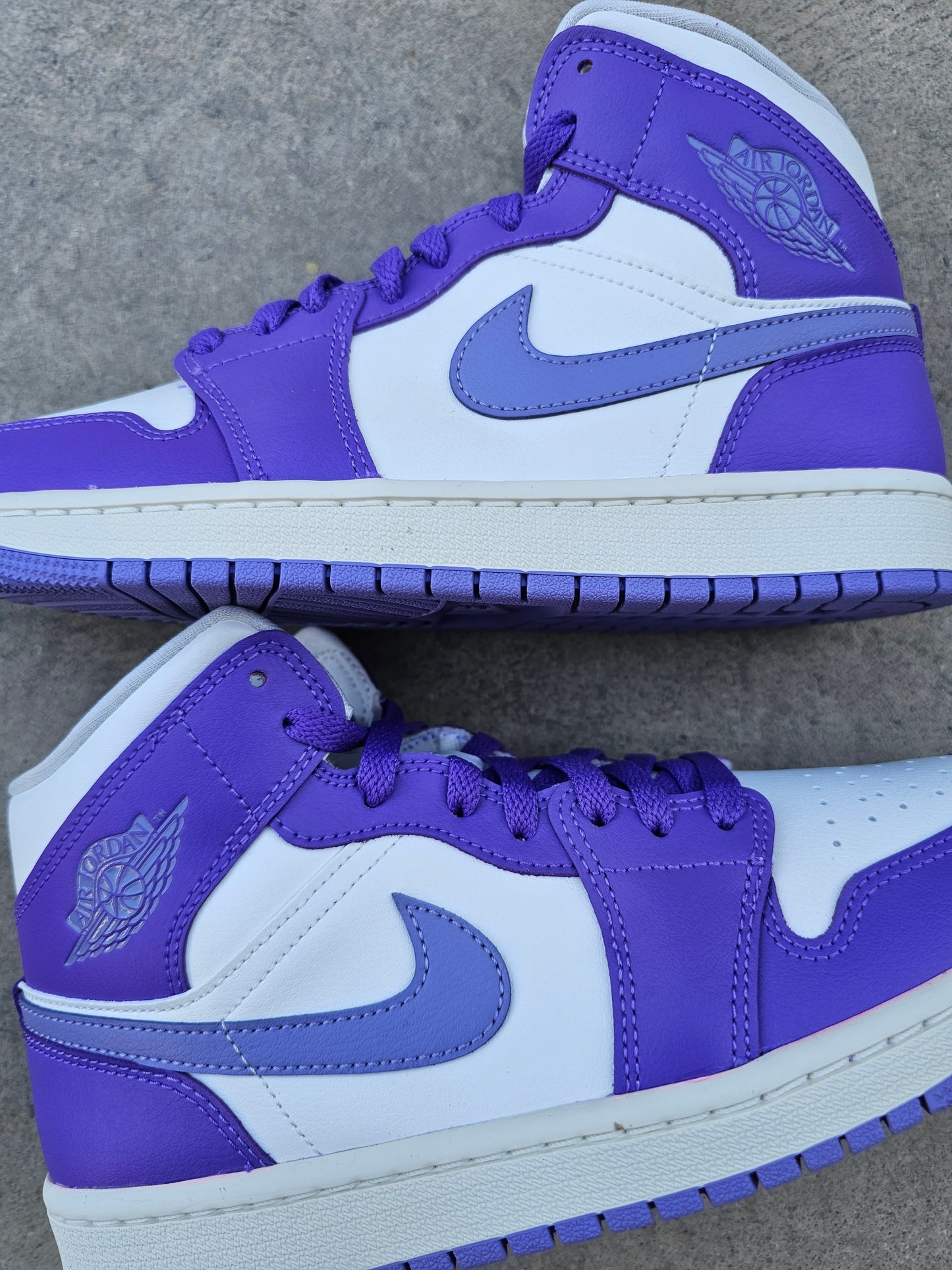 Air Jordan 1 Mid "Action Grape"