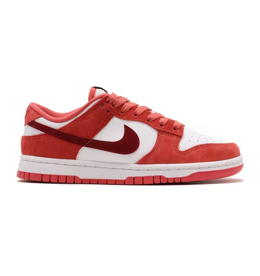 Nike Dunk Low "Valentines Day"