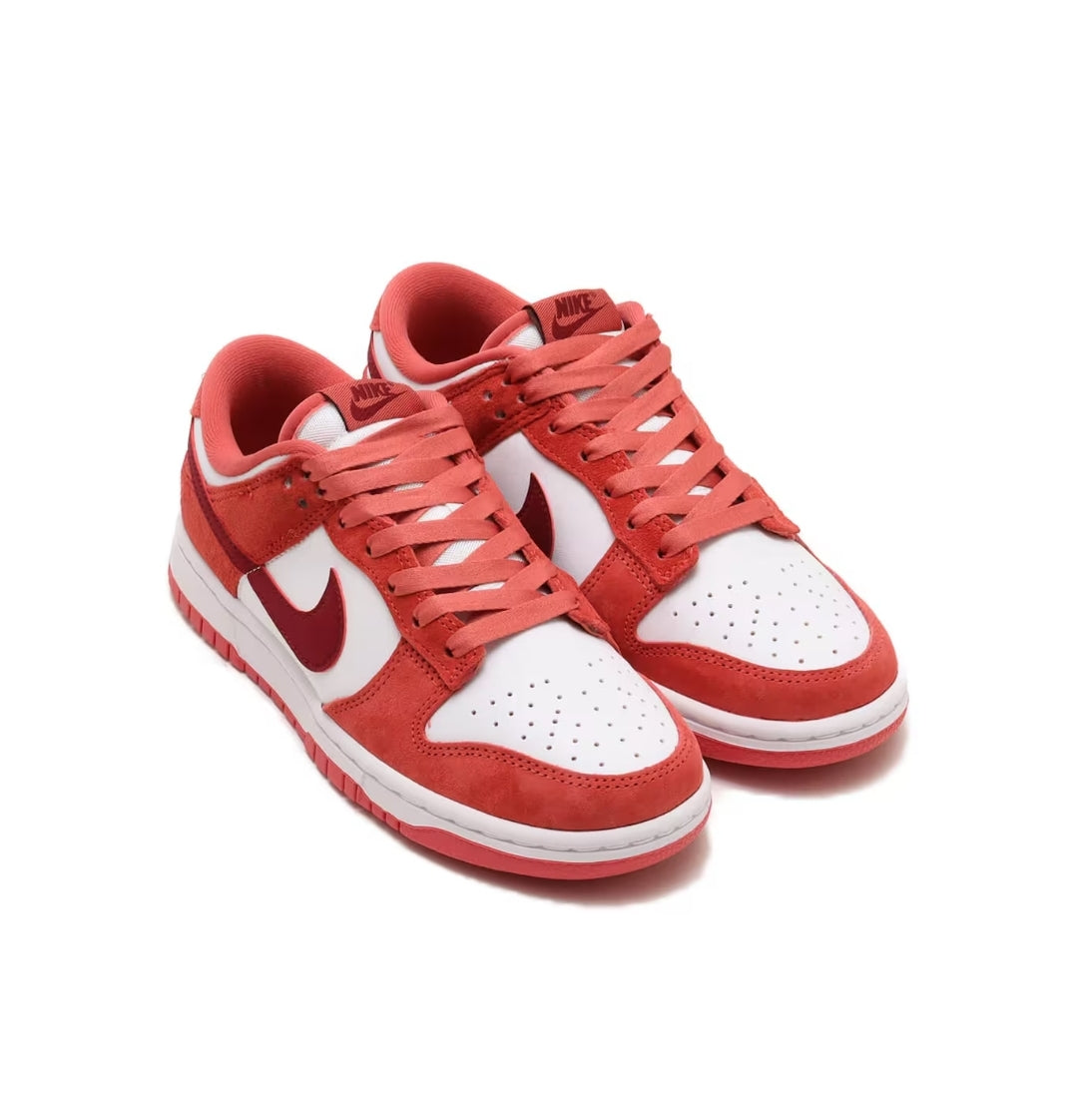 Nike Dunk Low "Valentines Day"