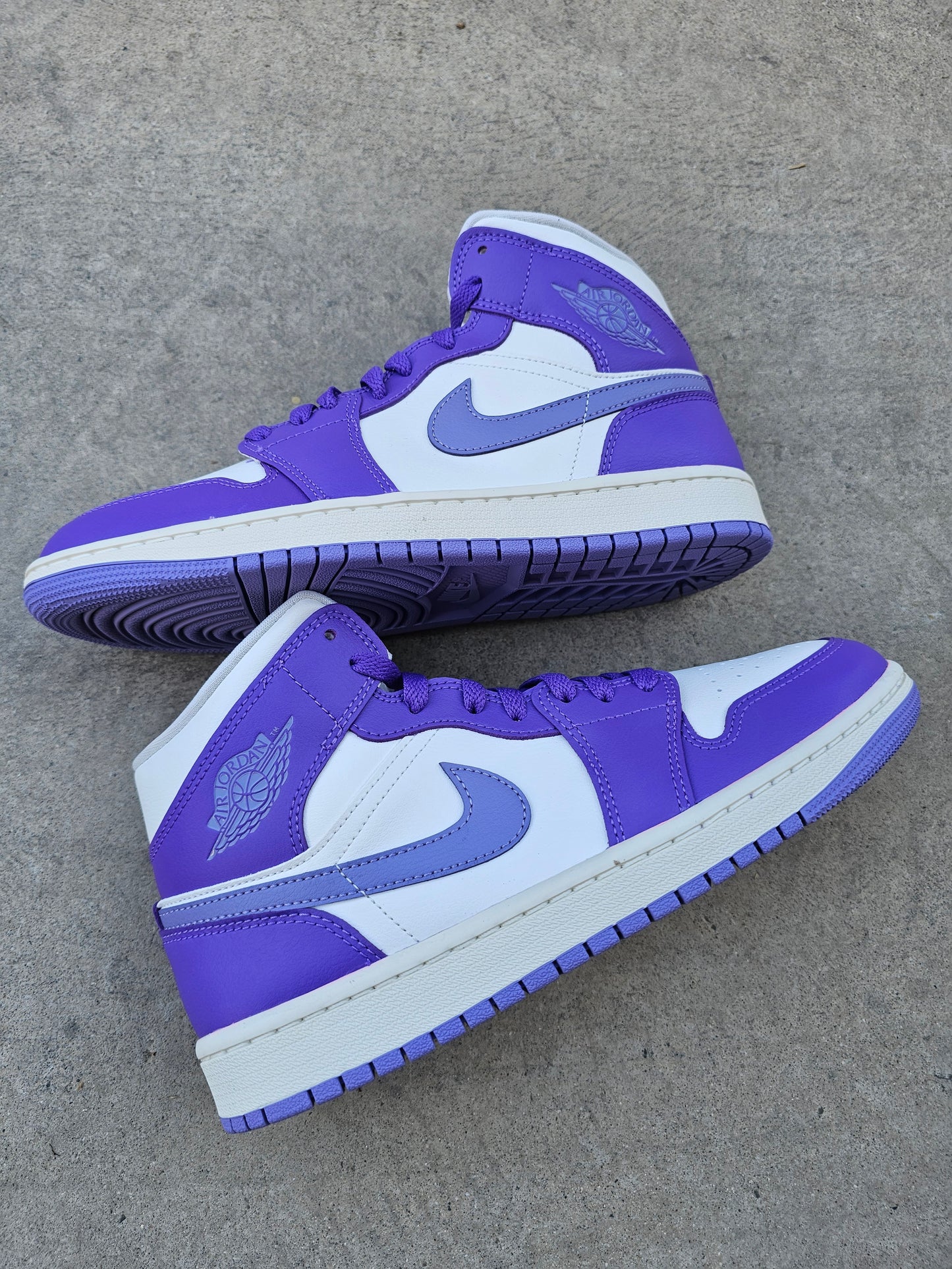 Air Jordan 1 Mid "Action Grape"