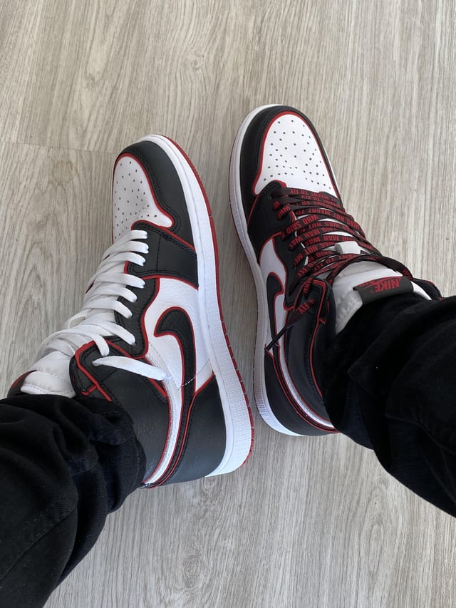 Air Jordan 1 Retro High OG "Bloodline"