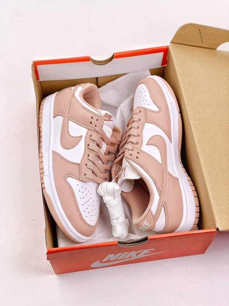 Nike Dunk Low "Rose Whisper"