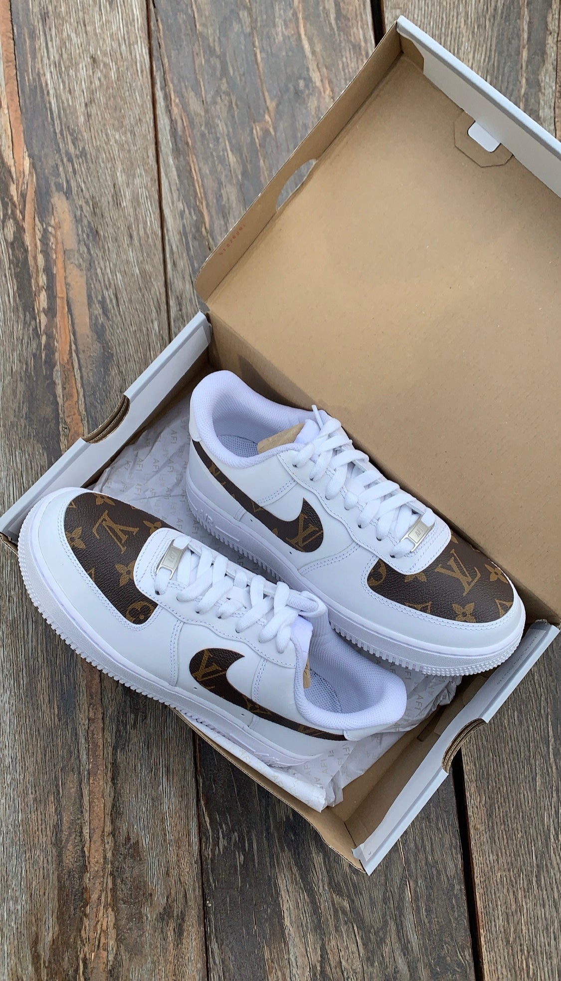 Nike Air Force 1 Customs Louis Vuitton 