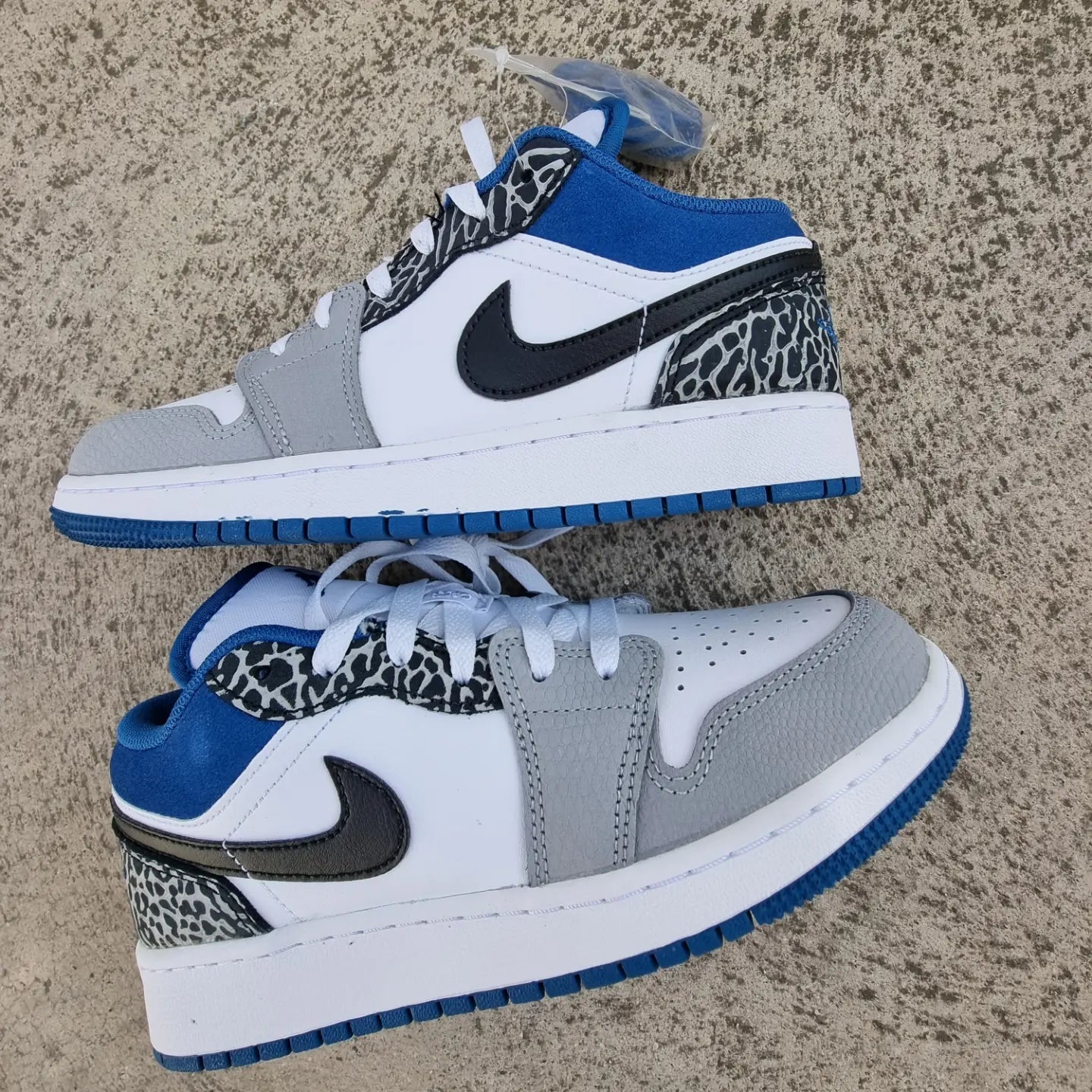 Air Jordan 1 Low SE "True Blue"