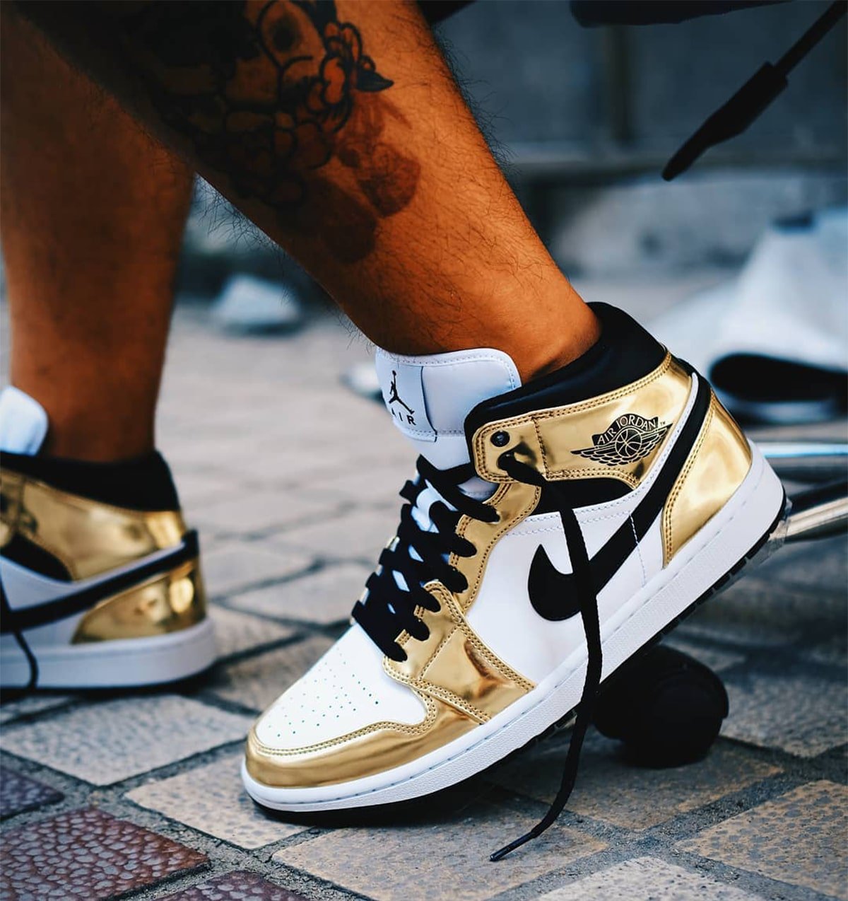 Air Jordan 1 Mid "Metallic Gold"