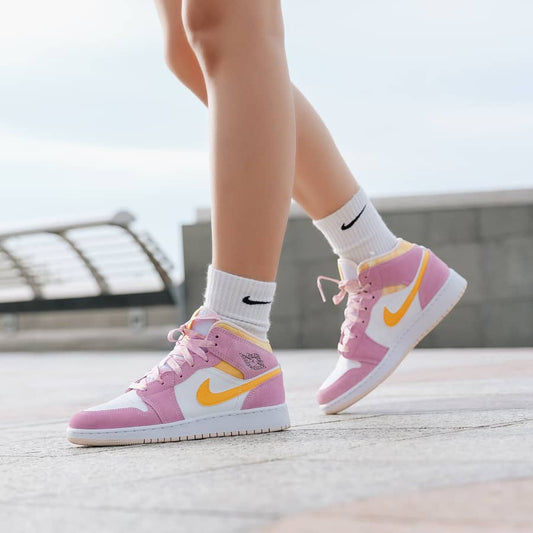 Air Jordan 1 Mid SE 'Arctic Pink'